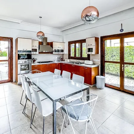 Lapta Oasis Villa *